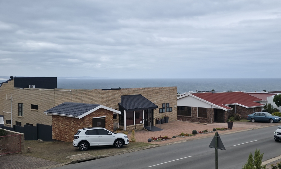 3 Bedroom Property for Sale in Wavecrest Eastern Cape